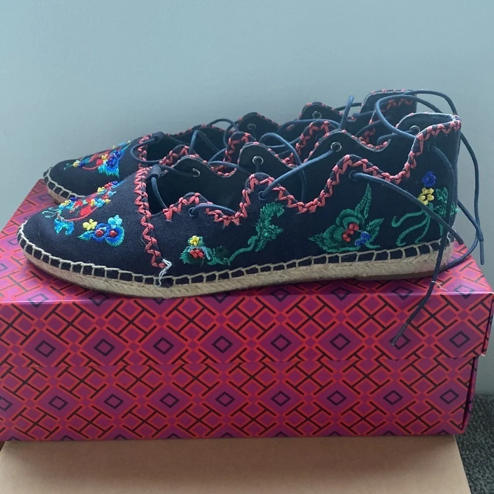 New Tory Burch Sonoma Lace up Embroidered Gillie Espadrille size 7 - Picture 3 of 10